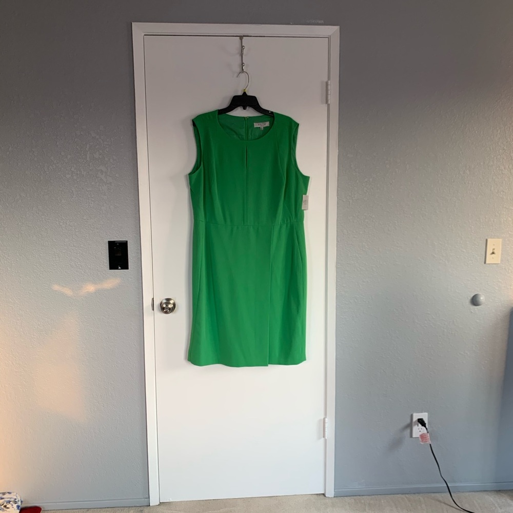 Green dress, brand new